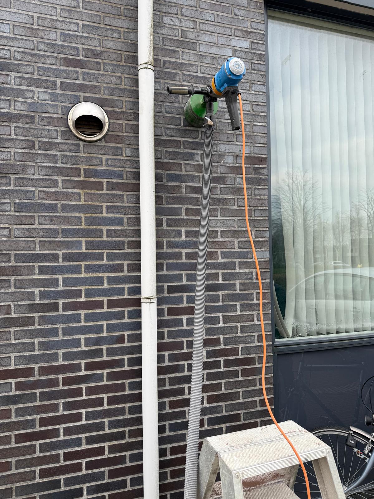 Ventilatie gat boren in buitenmuur
