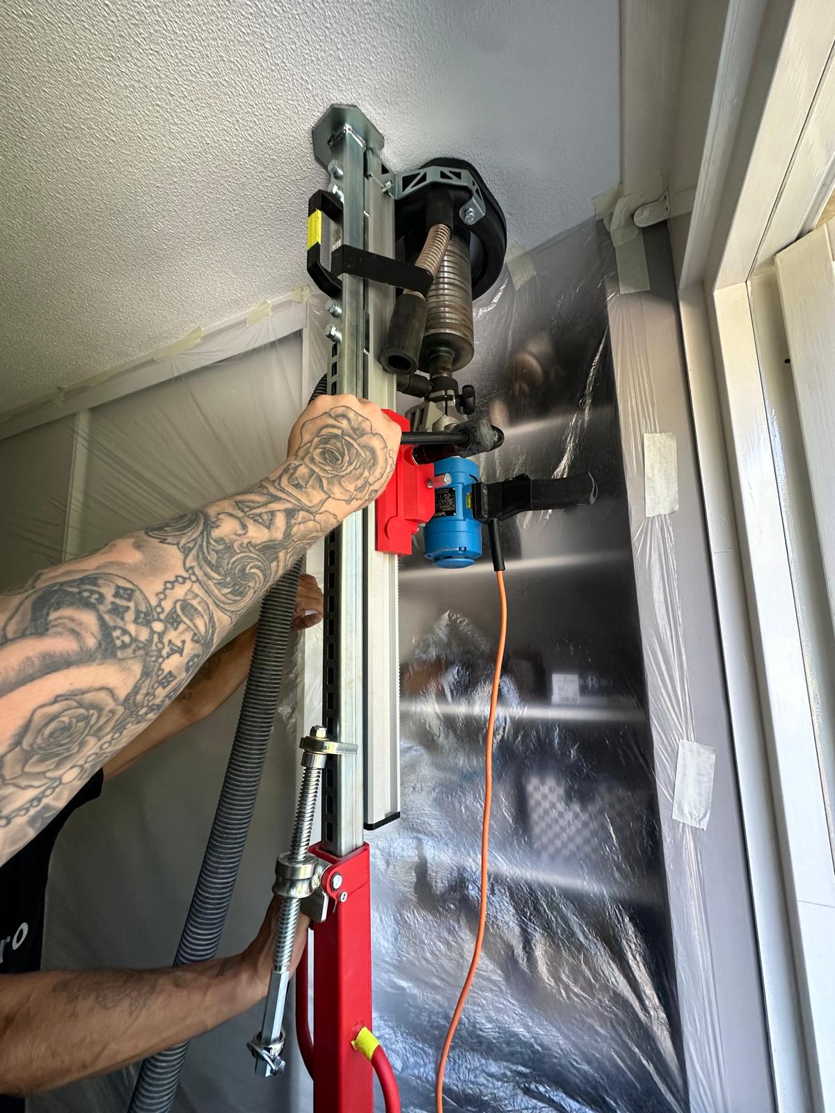Kernboring actie rode boormachine statief plafond boren