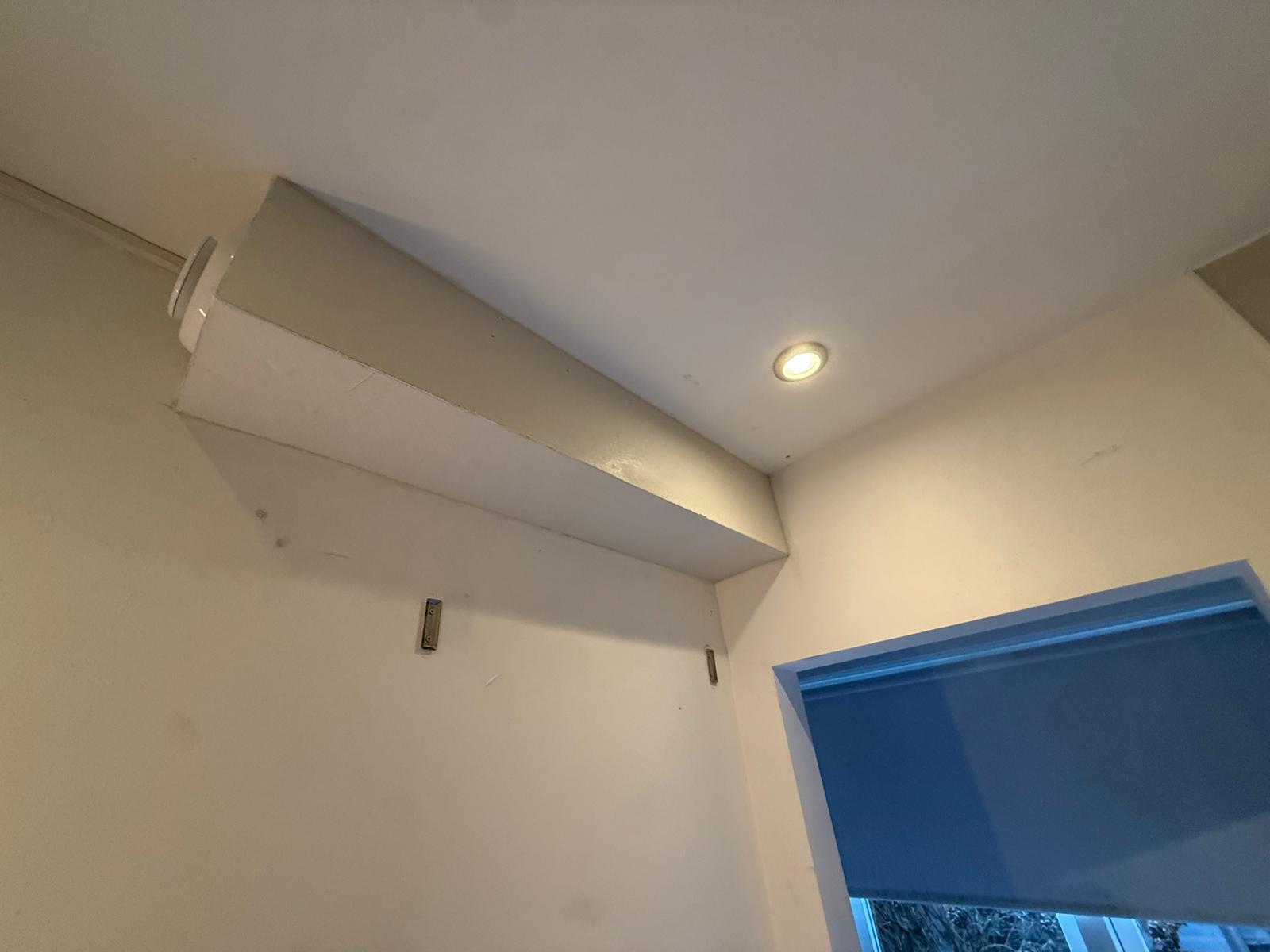Diagonale hoek koof afzuigkap met inbouwspot schilderklaar