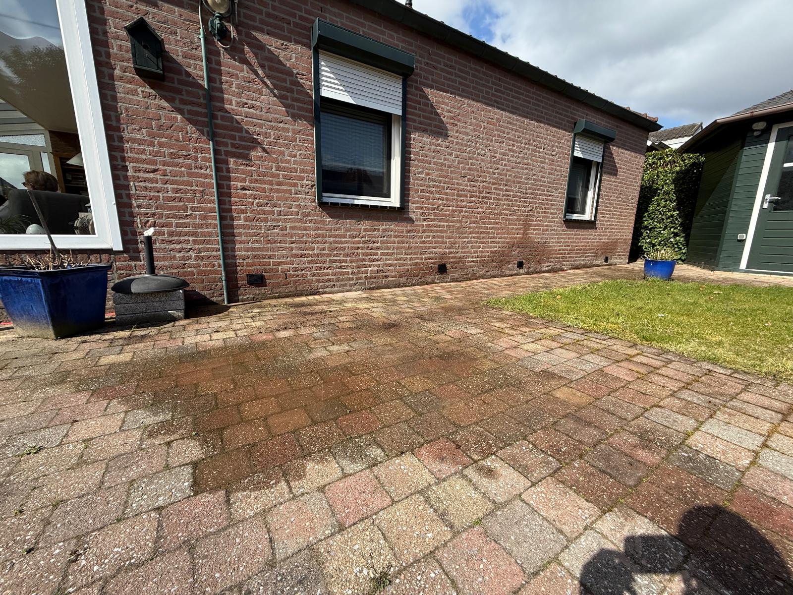 Meerdere ventilatiepunten aan achterzijde woning