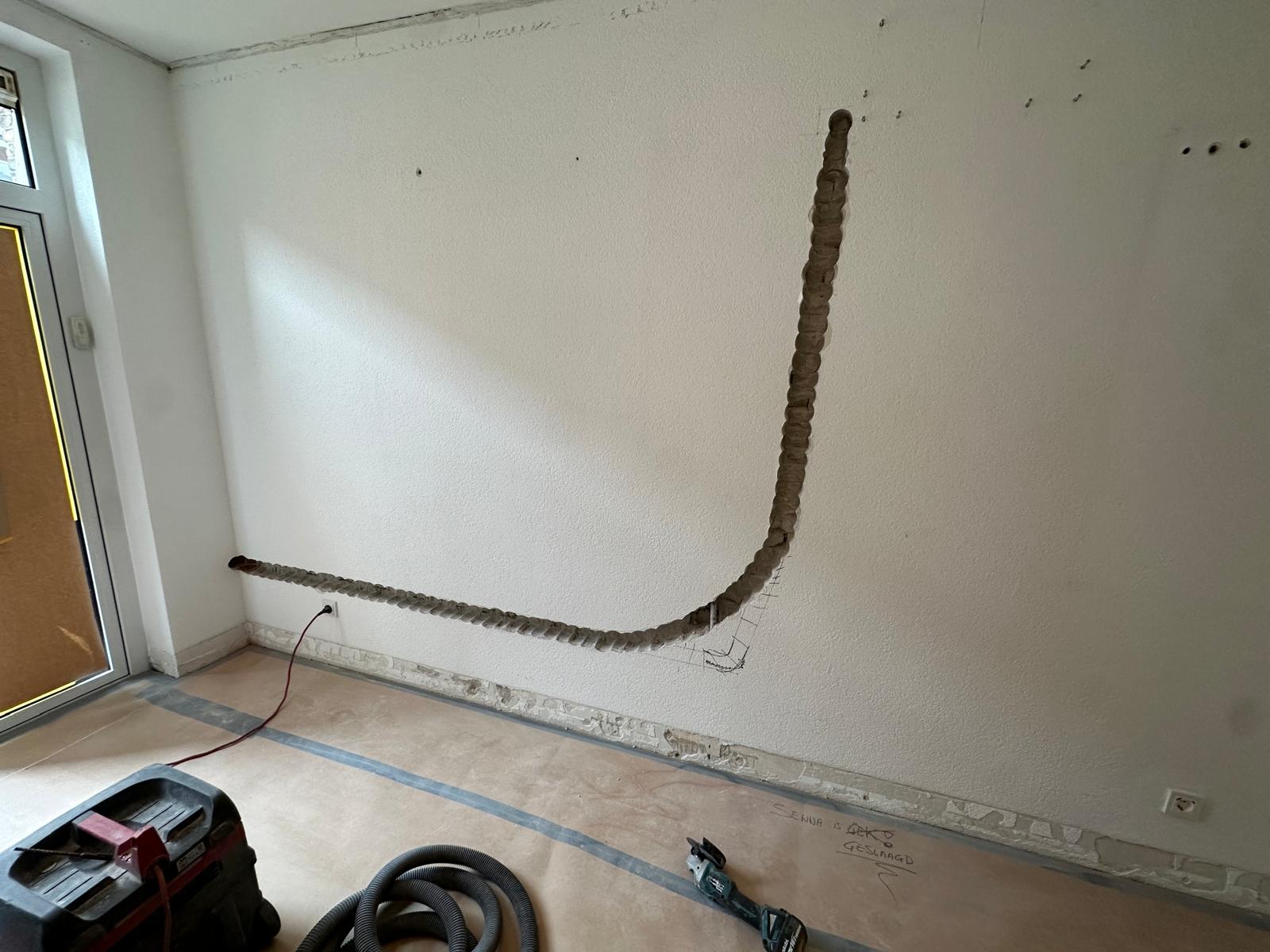 L-vorm sleuf frezen resultaat kamer renovatie