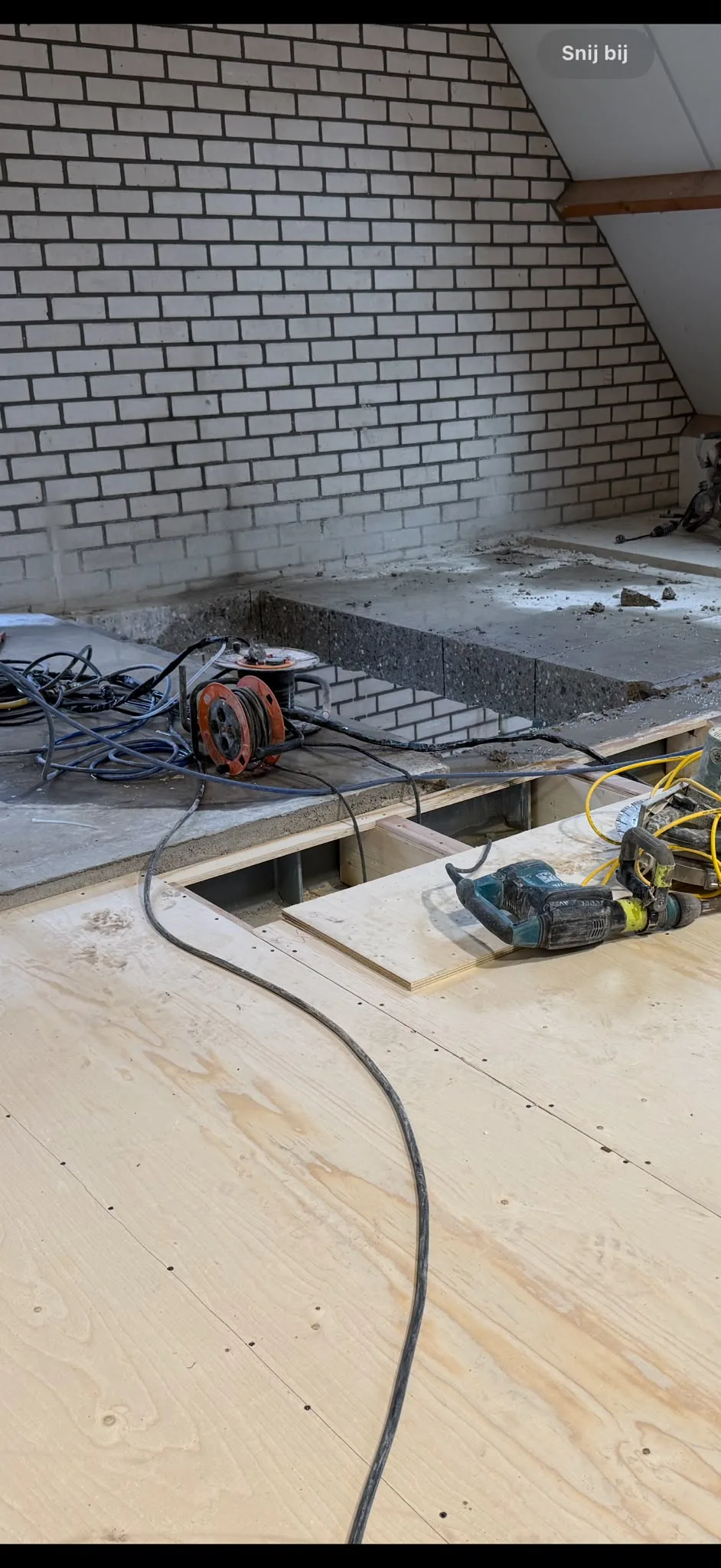 Afgerond trapgat in betonvloer — Wintelre